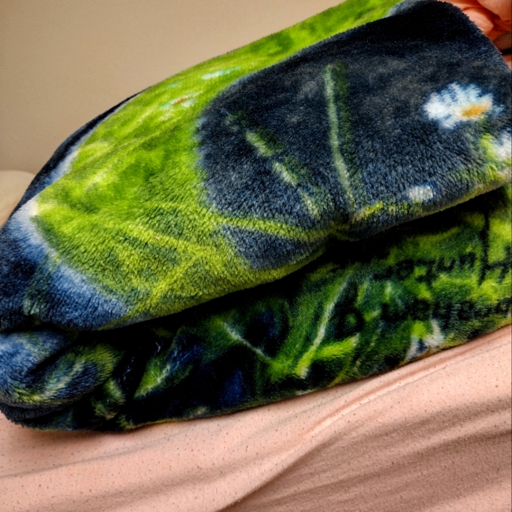 Plush Green & Navy Floral Throw Blanket